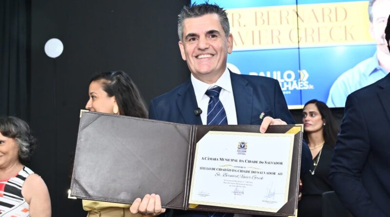 “Conquistar seu espaço com humildade e trabalho”, afirma cônsul ao receber título de cidadão soteropolitano