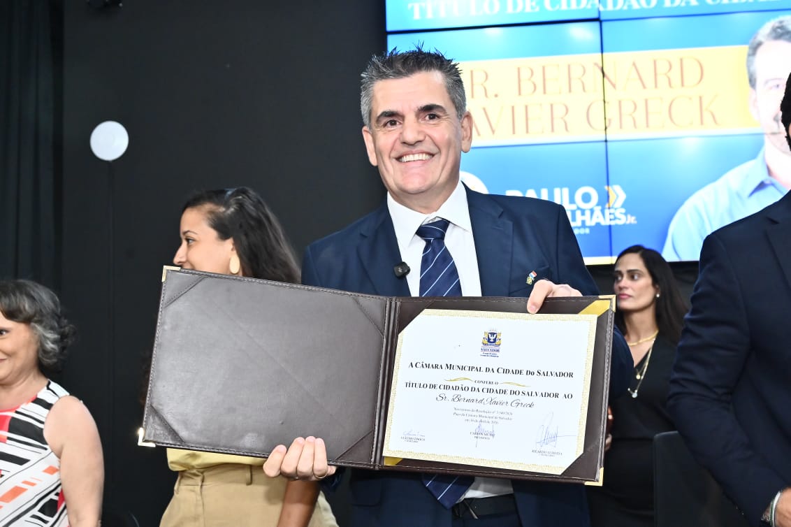 “Conquistar seu espaço com humildade e trabalho”, afirma cônsul ao receber título de cidadão soteropolitano