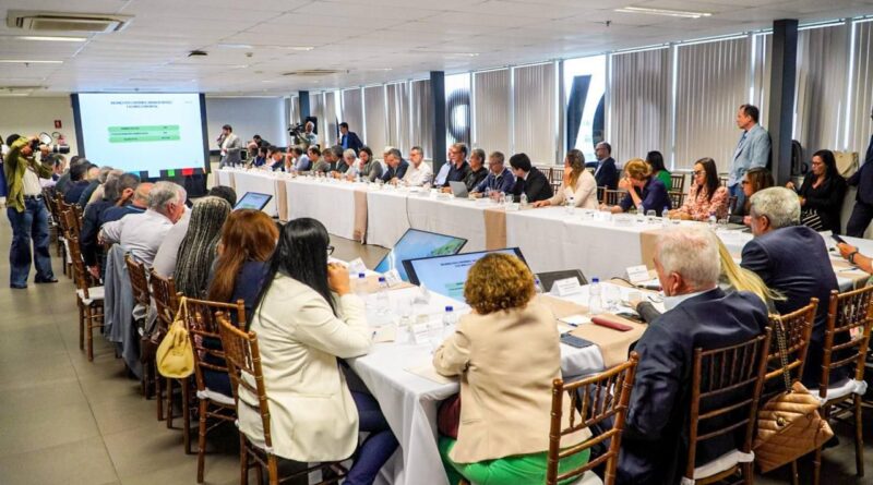 Jerônimo intensifica política em reunião com bancadas e presidentes de partidos da base