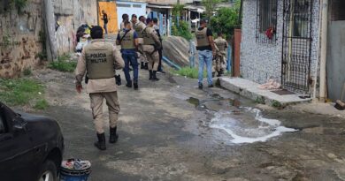 RONDESP BTS e 18ª CIPM ocupam bairro do Rio Sena e integrantes de facção correm para região de mata