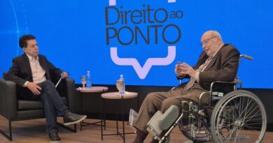 Professor e jurista Ives Gandra Martins foi homenageado na estreia do talk show jurídico “Direito ao Ponto” da EPD