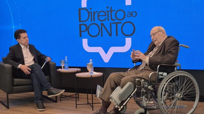 Professor e jurista Ives Gandra Martins foi homenageado na estreia do talk show jurídico “Direito ao Ponto” da EPD