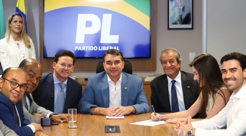 Samuel Junior e Abraão Reis se reúnem com Flávio Bolsonaro em Brasília e reafirmam fortalecimento de ideais conservadores no país