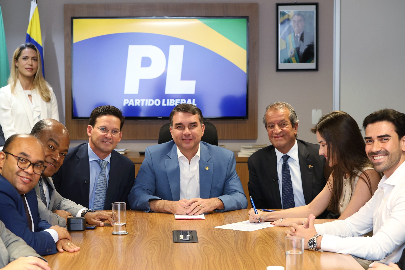 Samuel Junior e Abraão Reis se reúnem com Flávio Bolsonaro em Brasília e reafirmam fortalecimento de ideais conservadores no país