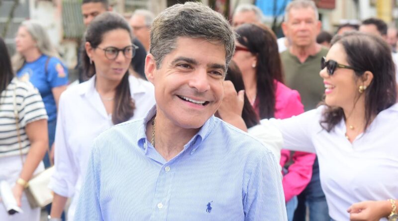 Em Ilhéus, ACM Neto participa de homenagens a São Jorge, exalta gestão de Valderico Jr. e diz que Bahia vive clima de mudança