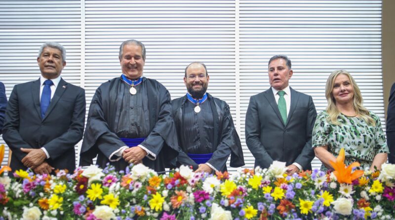 Ivana Bastos ressalta experiência de Maurício Kertzman em posse na presidência do TRE-BA