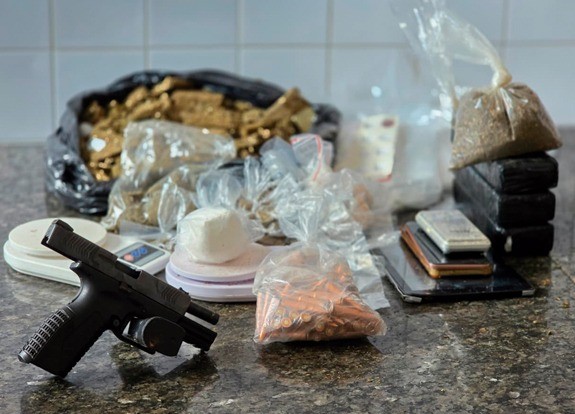 PM prende homem e apreende drogas em Alto de Coutos