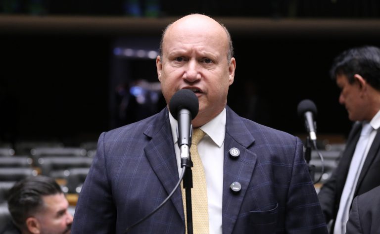 Comissão aprova projeto de lei que garante benefícios a pessoas com doenças graves
