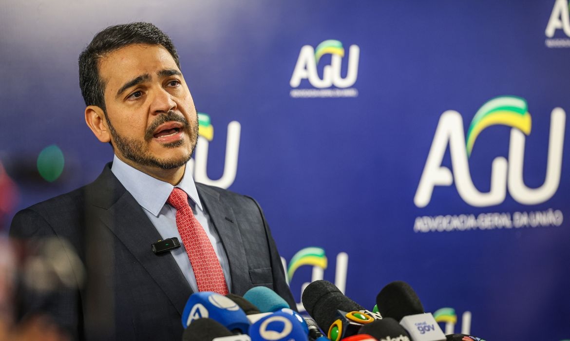 Lula oficializa envio de nome de Jorge Messias para vaga no STF