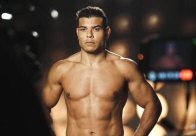 Lutador brasileiro vence no UFC 327 e recebe elogios de Trump