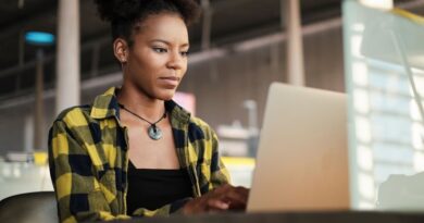 Mulheres ocupam 40,6% dos vínculos empregatícios em estabelecimentos com 100 ou mais empregados na Bahia