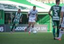 Com um a menos, Esporte Clube Vitória arranca empate contra a Chapecoense