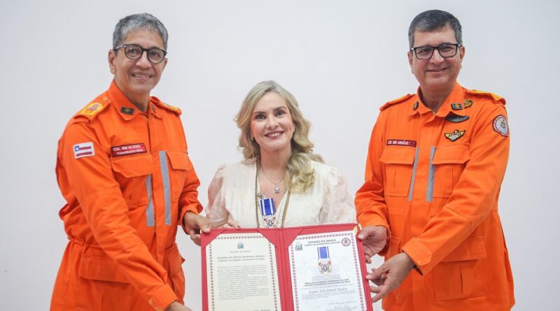 “Há honrarias que tocam o peito. Esta toca a alma”: presidente da ALBA recebe a mais alta honraria do Corpo de Bombeiros Militar da Bahia