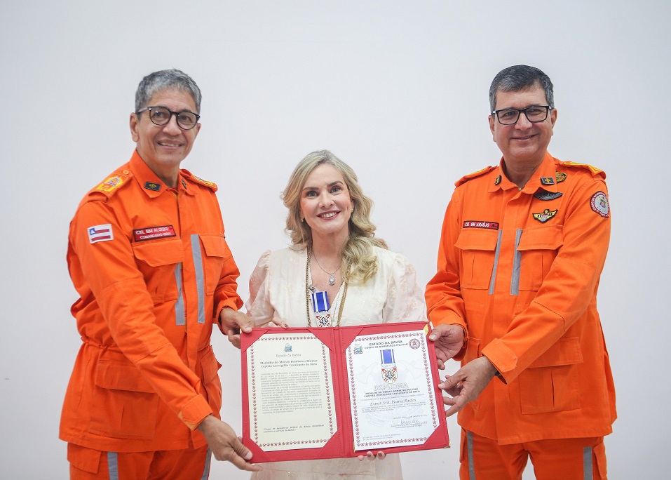 “Há honrarias que tocam o peito. Esta toca a alma”: presidente da ALBA recebe a mais alta honraria do Corpo de Bombeiros Militar da Bahia
