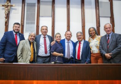 Presidente da ALBA comemora a aprovação de projetos de lei que beneficiam servidores públicos estaduais