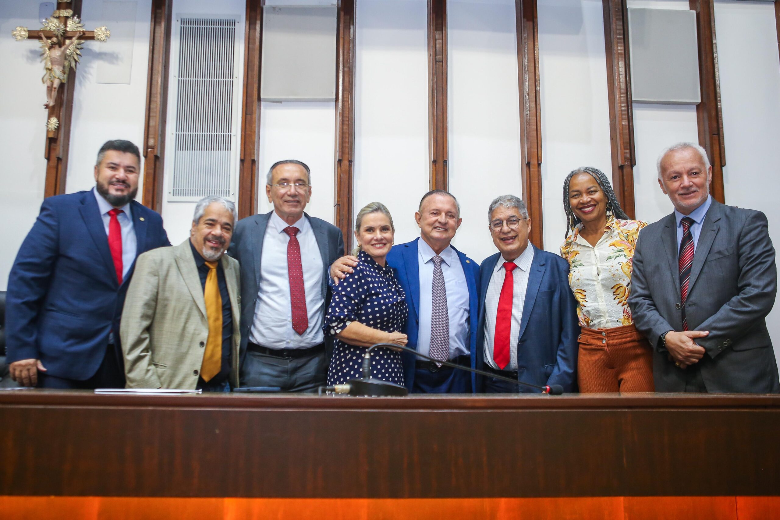 Presidente da ALBA comemora a aprovação de projetos de lei que beneficiam servidores públicos estaduais