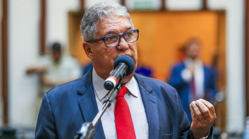 Rosemberg aponta contradição em discurso de ACM Neto sobre pobreza na Bahia