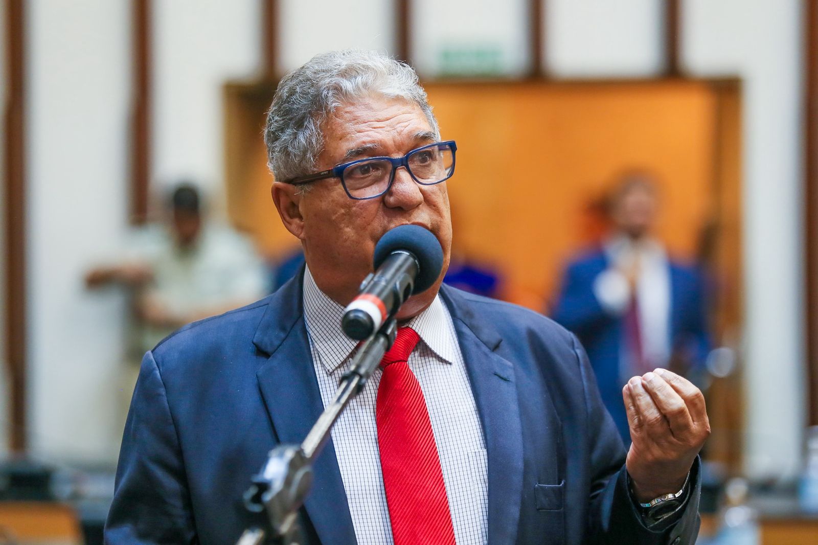 Rosemberg aponta contradição em discurso de ACM Neto sobre pobreza na Bahia