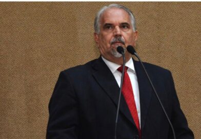 Ex-deputado acusa prefeito de Coité de omitir apoio do governo à micareta da cidade