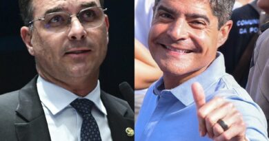Em demonstração clara de apoio, base de ACM Neto aprova título de cidadão soteropolitano para Flávio Bolsonaro
