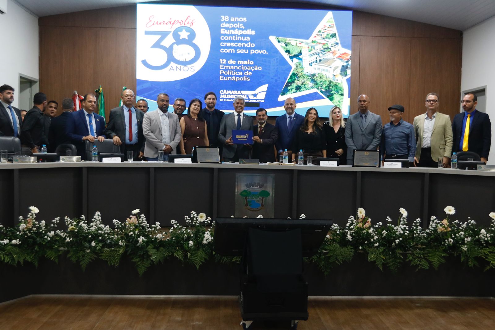 Jerônimo Rodrigues recebe Comenda 12 de Maio e título de cidadão eunapolitano