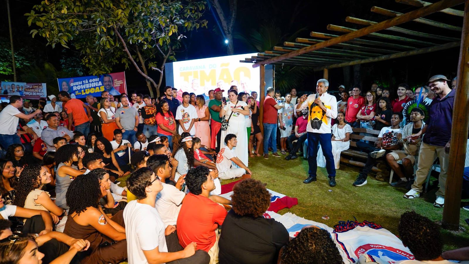 Jerônimo incentiva juventude a fortalecer iniciativas locais em plenária com mais de 1.200 jovens no Território Piemonte da Diamantina