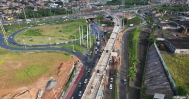 Obras do VLT avançam e alteram tráfego na BR-324 para lançamento de vigas