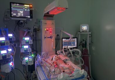Bebê supera quadro gravíssimo e deixa UTI neonatal sem sequelas em Feira