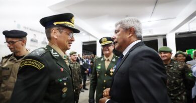 Governador acompanha passagem de comando da 6ª Região Militar na capital baiana
