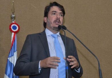 CCJ aprova projeto de Pedro Tavares que obriga envio de contratos por escrito e amplia proteção aos consumidores