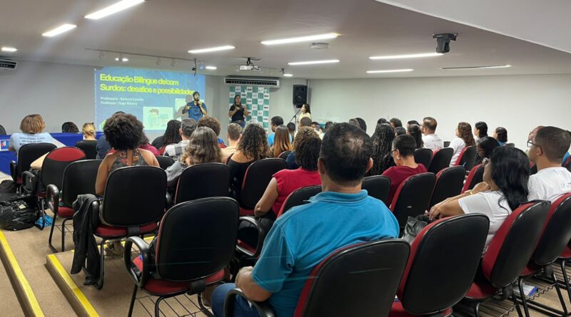 Encontro formativo fortalece educação bilíngue para surdos na Rede Estadual da Bahia