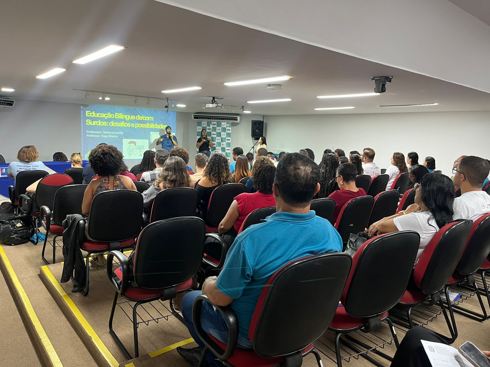 Encontro formativo fortalece educação bilíngue para surdos na Rede Estadual da Bahia