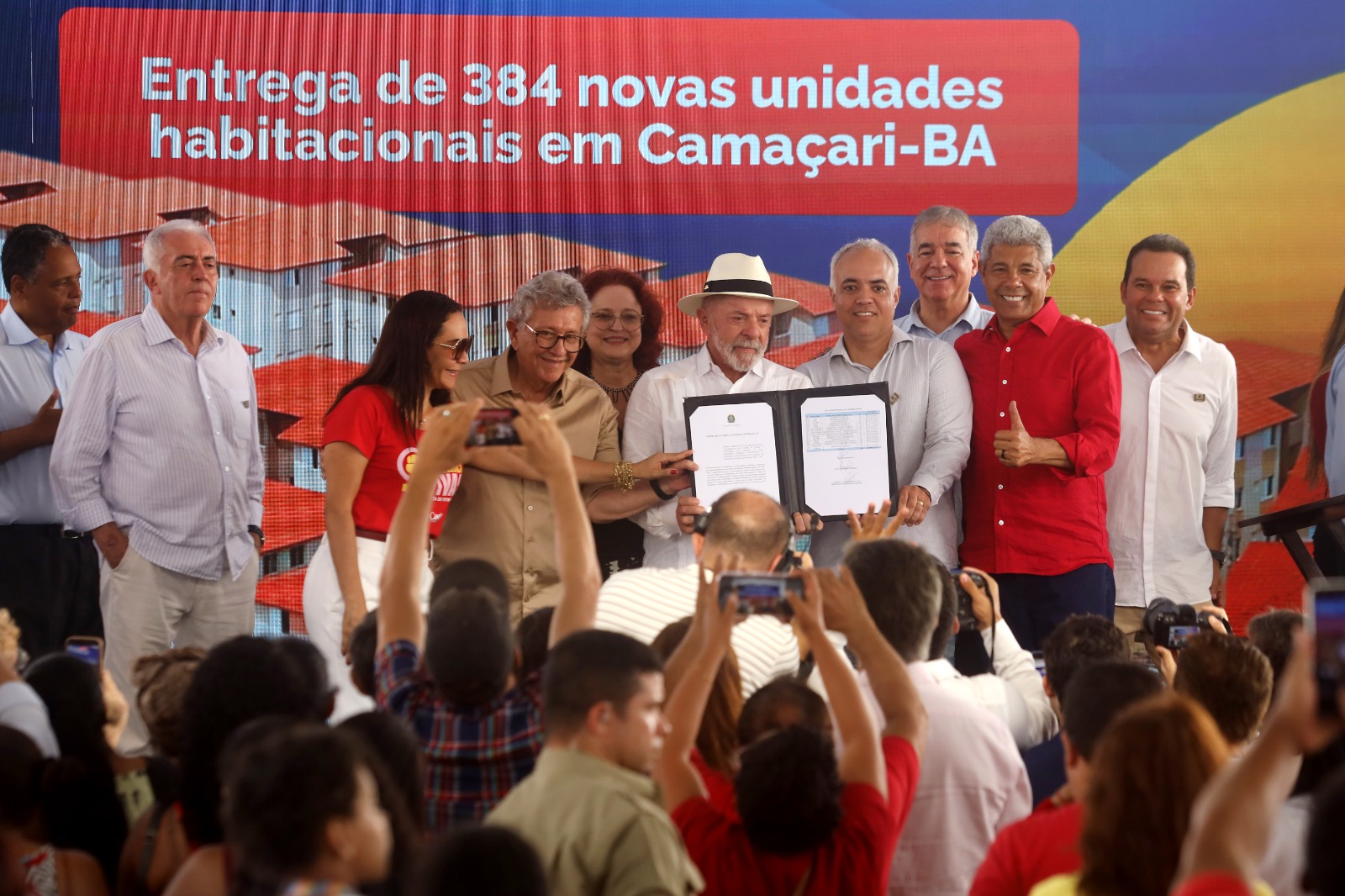 Parceria Bahia-Brasil realiza sonho da moradia digna para quase 400 famílias em Camaçari