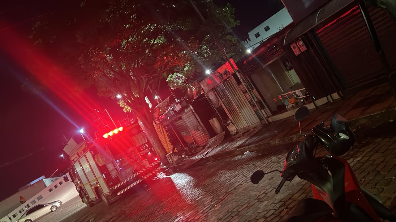 Incêndio destrói barracas de ambulantes em Jacobina