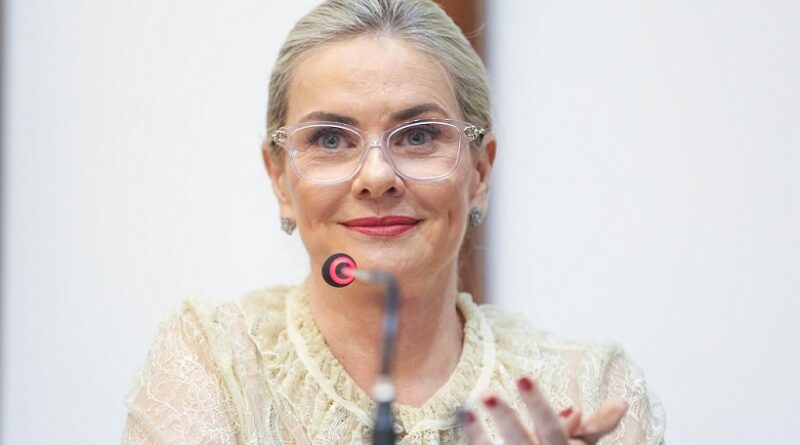 Ivana Bastos comemora a chegada dos equipamentos para início da construção da ponte Salvador-Itaparica