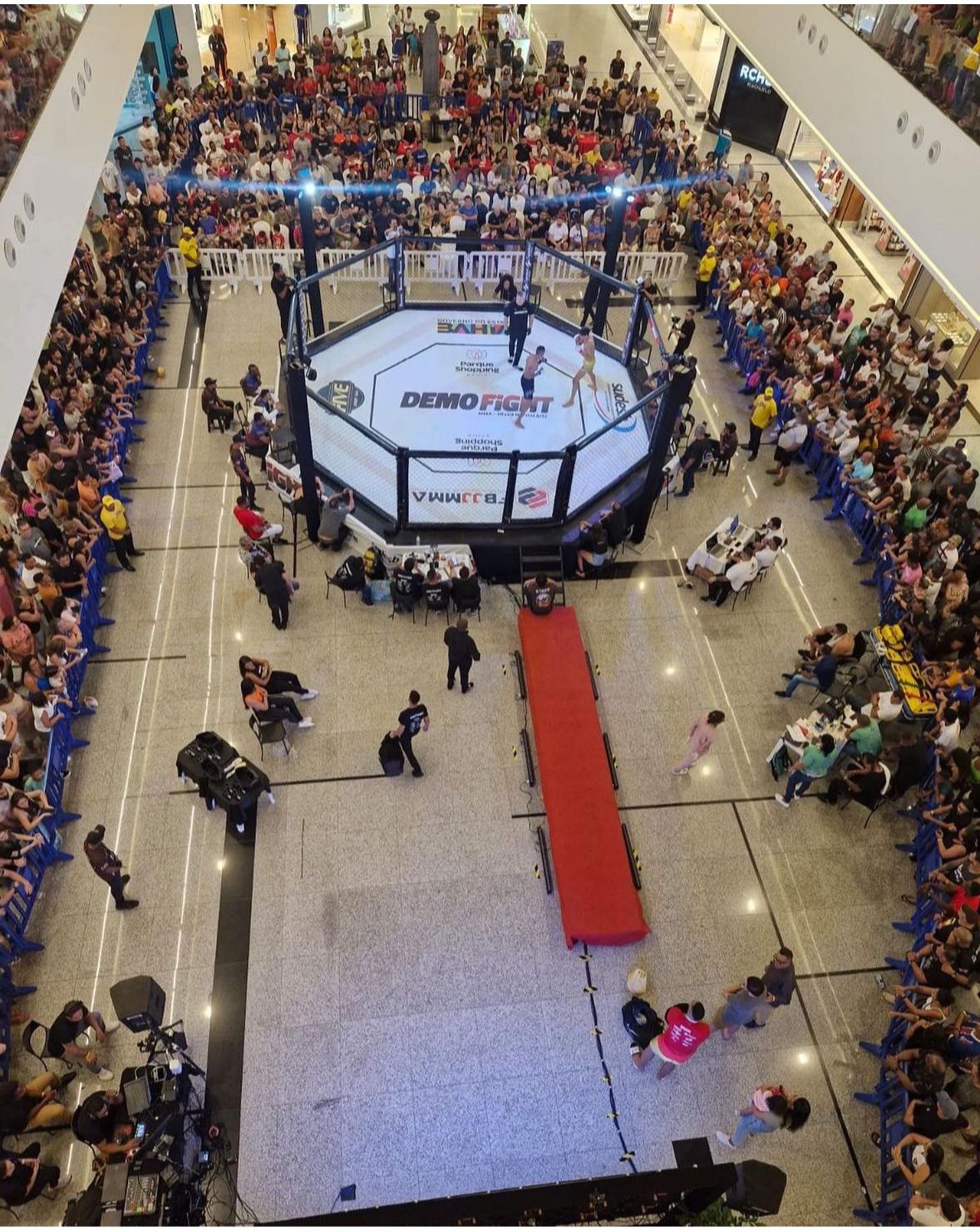 Shopping vira arena de MMA e recebe evento gratuito neste fim de semana em Lauro de Freitas 