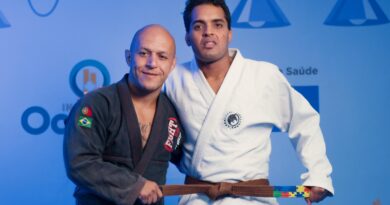 Professor de jiu-jitsu neurodivergente do CER Barra é premiado em competição nacional em São Paulo