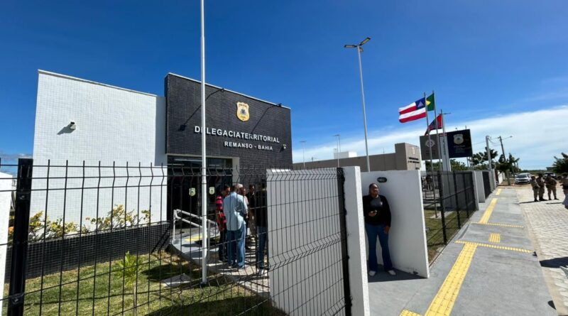 Governo do Estado entrega Delegacia Territorial e Pelotão da PM em Remanso