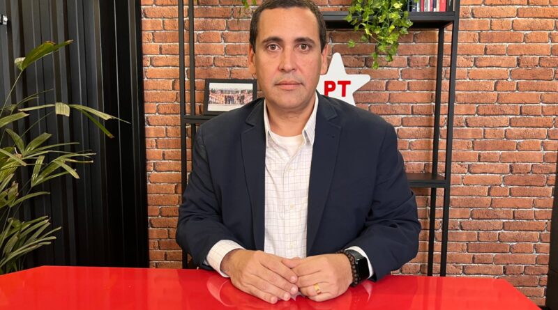 “O que Flávio Bolsonaro tem a esconder e até onde vão suas mentiras?”, questiona secretário do PT