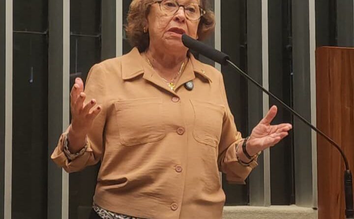 “Desespero da oposição é ver a Bahia avançar”, dispara Lídice da Mata em duro discurso na Câmara