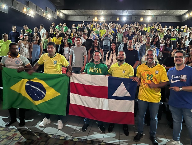 Diego Castro e Capitão Alden reforçam apoio a Flávio Bolsonaro durante estreia de documentário em Salvador