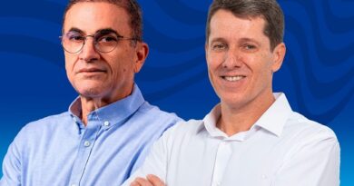 Deputado Hassan homenageia Zé Cocá com a comenda 2 de Julho
