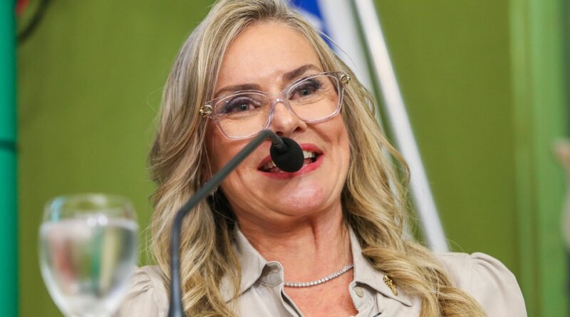 Em noite de muita emoção, Ivana Bastos recebeu o título de Cidadã Soteropolitana na Câmara de Salvador
