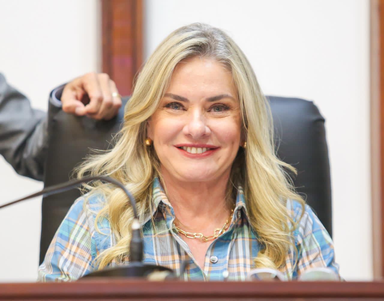 Ivana Bastos comemora semestre produtivo com votações de propostas que beneficiam a população