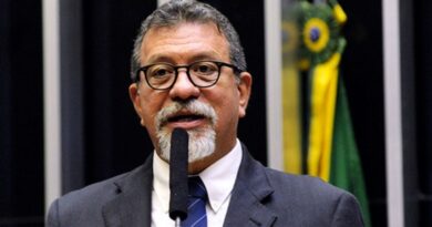 Afonso Florence diz que vinda de Flávio Bolsonaro à Bahia prova que ACM Neto é do bolsonarismo