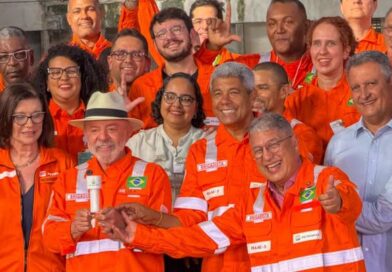 Líder do governo compara ação de Flávio ao roteiro fracassado de ACM Neto