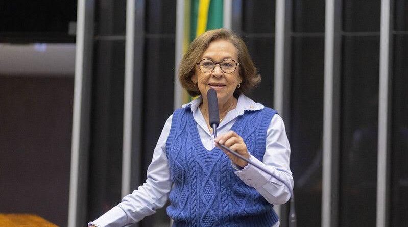 De Flávio a ACM Neto: a velha tentativa de derrotar pesquisas na Justiça