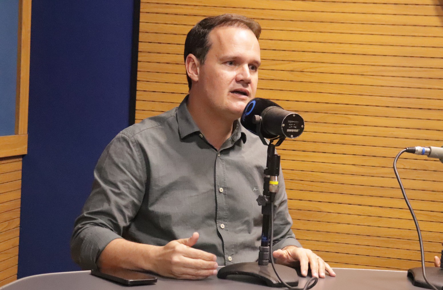 “Neto é o anti-Lula e apoia Flávio Bolsonaro. Tenta esconder, mas todos já sabem”, afirma Júlio