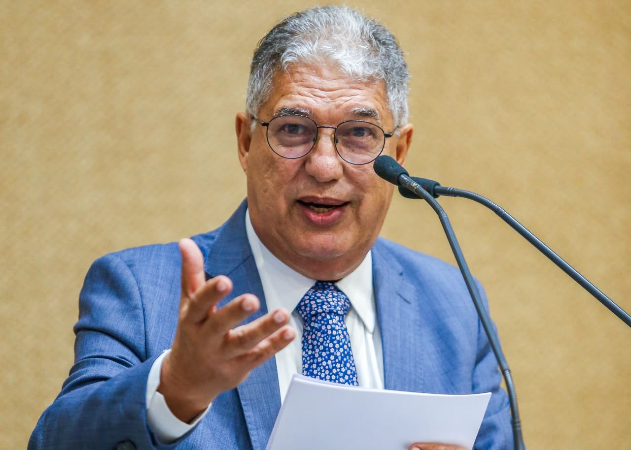 Líder do governo diz que ACM Neto quer humilhar a inteligência do eleitor  com pesquisa
