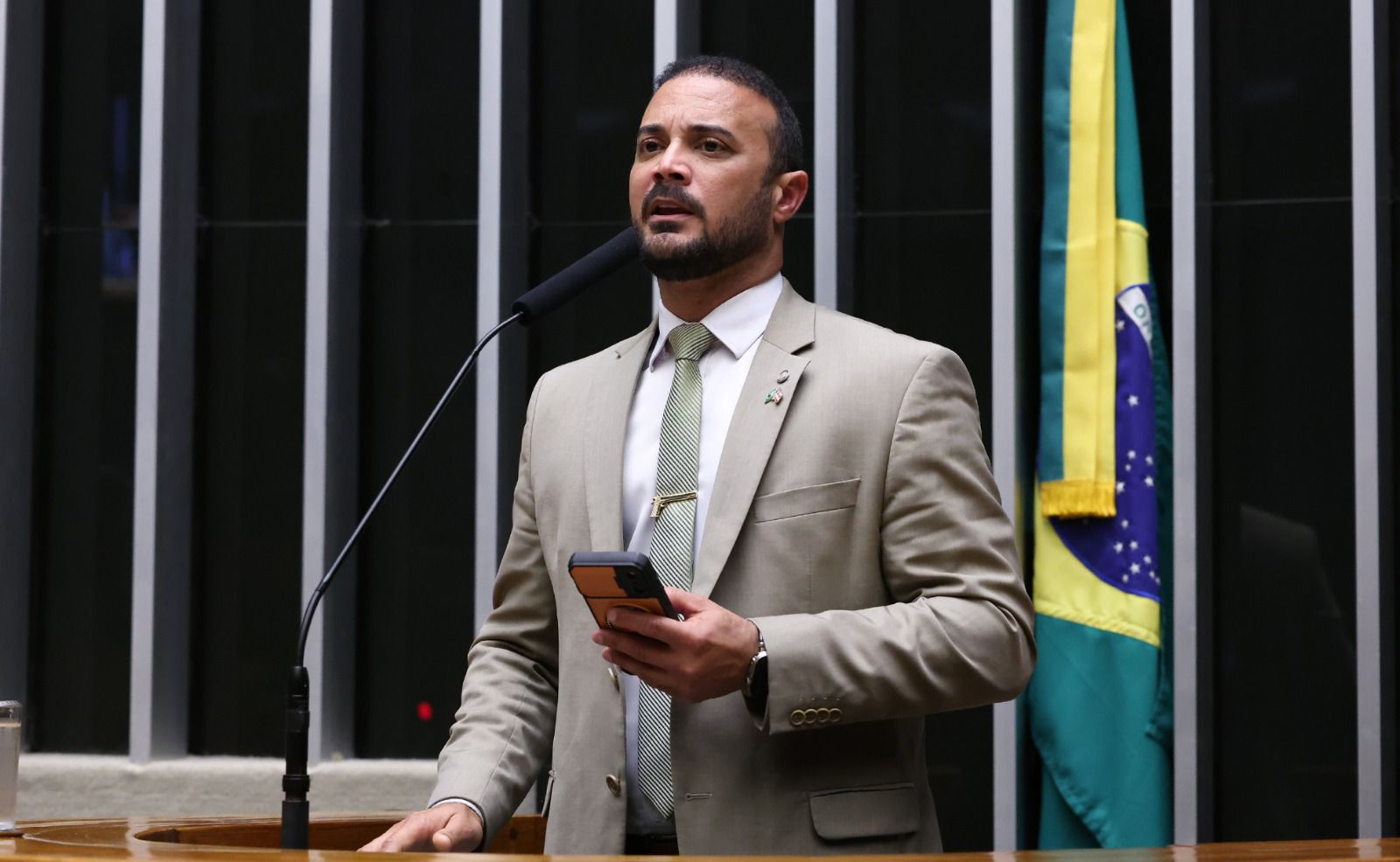 Capitão Alden apresenta PL para impedir substituição do termo “mulher” em documentos oficiais